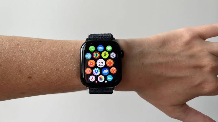 Apple Watch Series 10 GPS 42MM || ساعة أبل (Apple Watch) السلسلة 10، نظام تحديد المواقع (GPS)، مقاس 42 مم